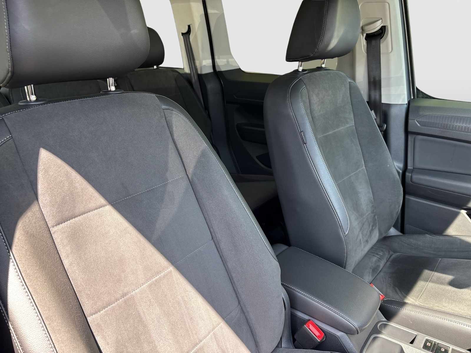 Volkswagen Caddy 1.5 STYLE STANDHZ. AHK ACC LM17 LED SITZHZ.