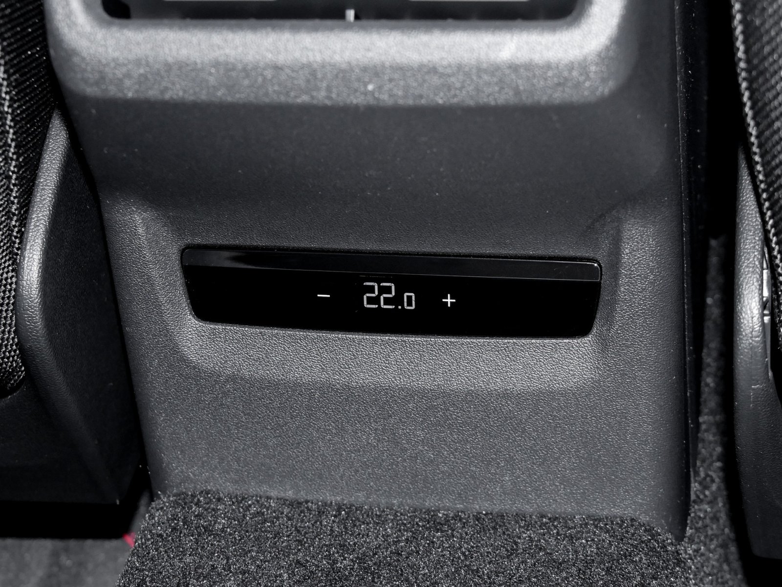 Audi Q3 TFSI quattro S tronic S Line AHK+Sonnenschutzverglasung+Komfortschlüssel+Fernlichtassistent