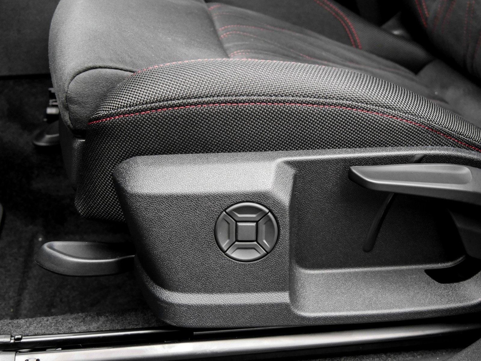 Audi Q3 TFSI quattro S tronic S Line AHK+Sonnenschutzverglasung+Komfortschlüssel+Fernlichtassistent