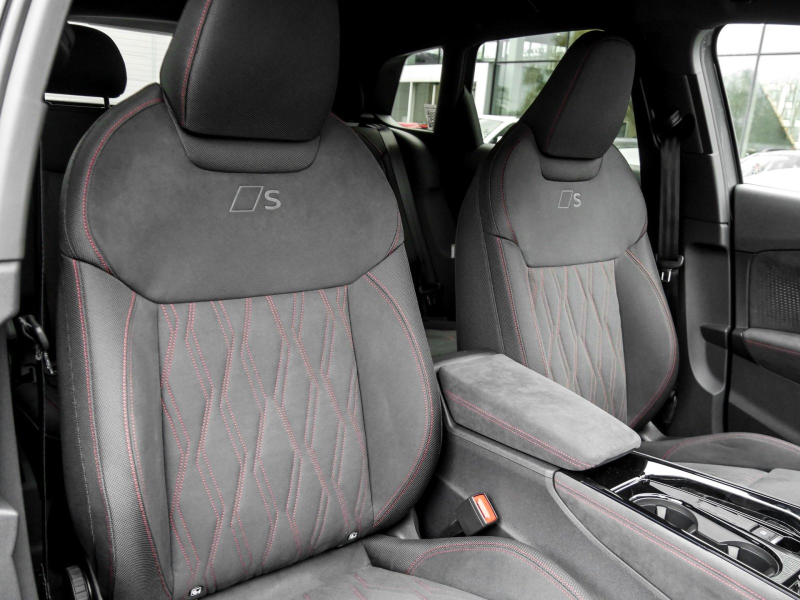 Audi Q3 TFSI quattro S tronic S Line AHK+Sonnenschutzverglasung+Komfortschlüssel+Fernlichtassistent