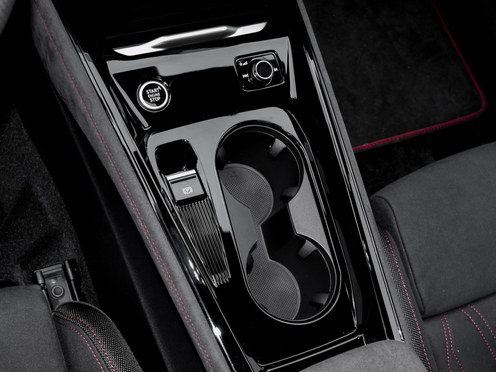 Audi Q3 TFSI quattro S tronic S Line AHK+Sonnenschutzverglasung+Komfortschlüssel+Fernlichtassistent