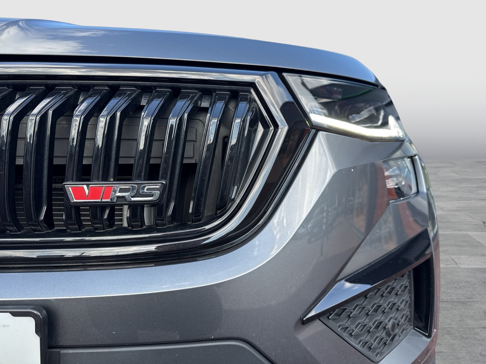 Skoda Kodiaq 2.0 RS 4X4 PANO STANDHZ AHK KAMERA ALU20