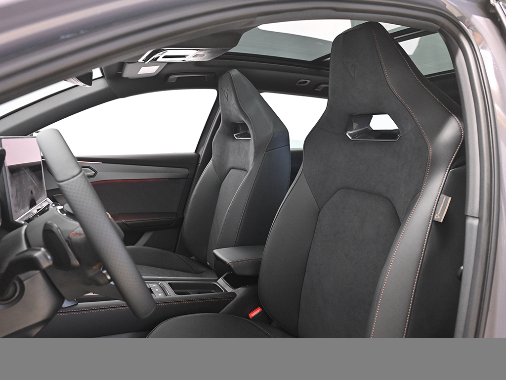 Cupra Leon ST HYBRID VZ BLACK EDITION PANO MATRIXLED