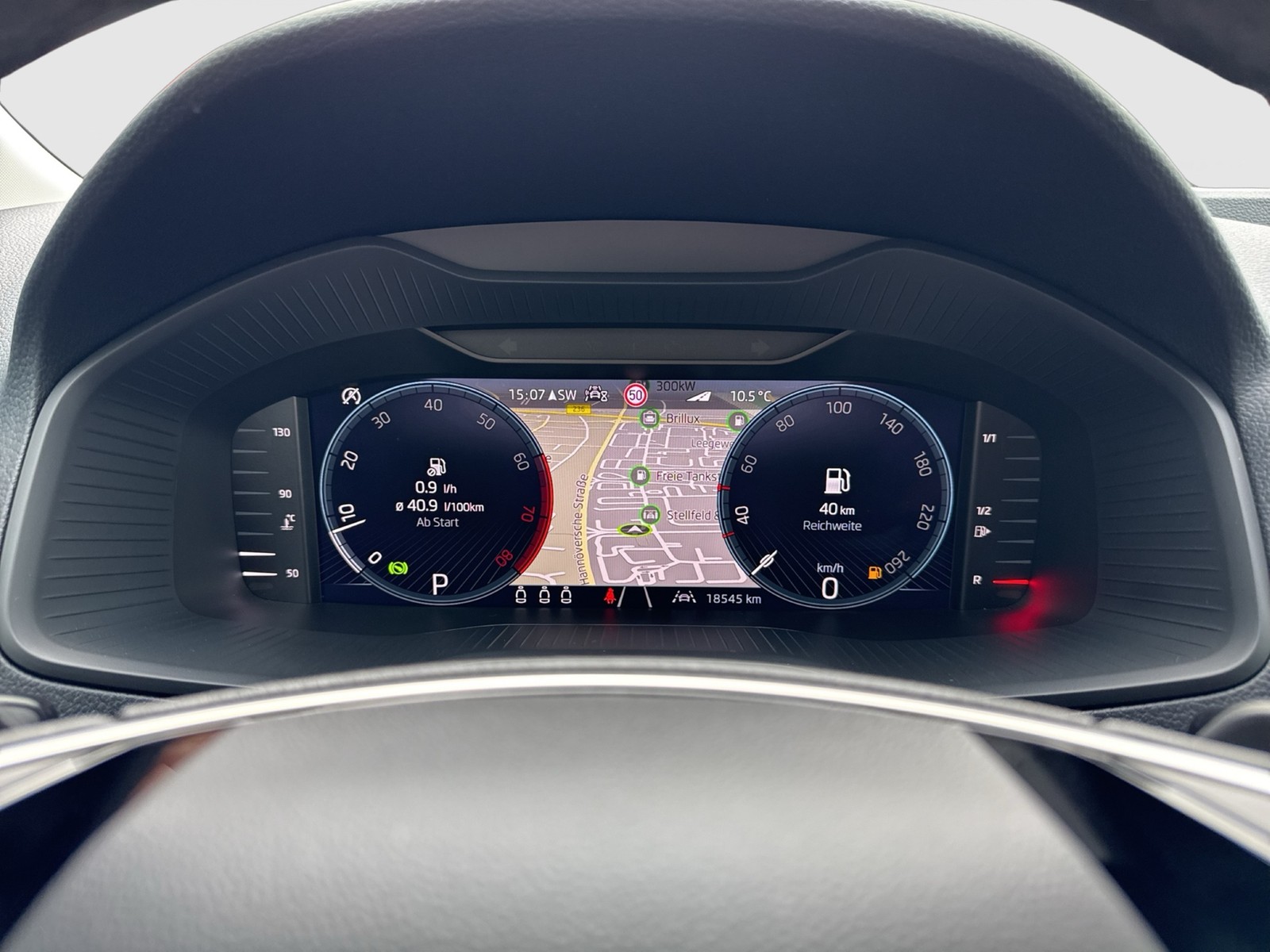 Skoda Karoq 1.5 TOUR AHK 360°CAM MATRIX E-KLAPPE NAVI