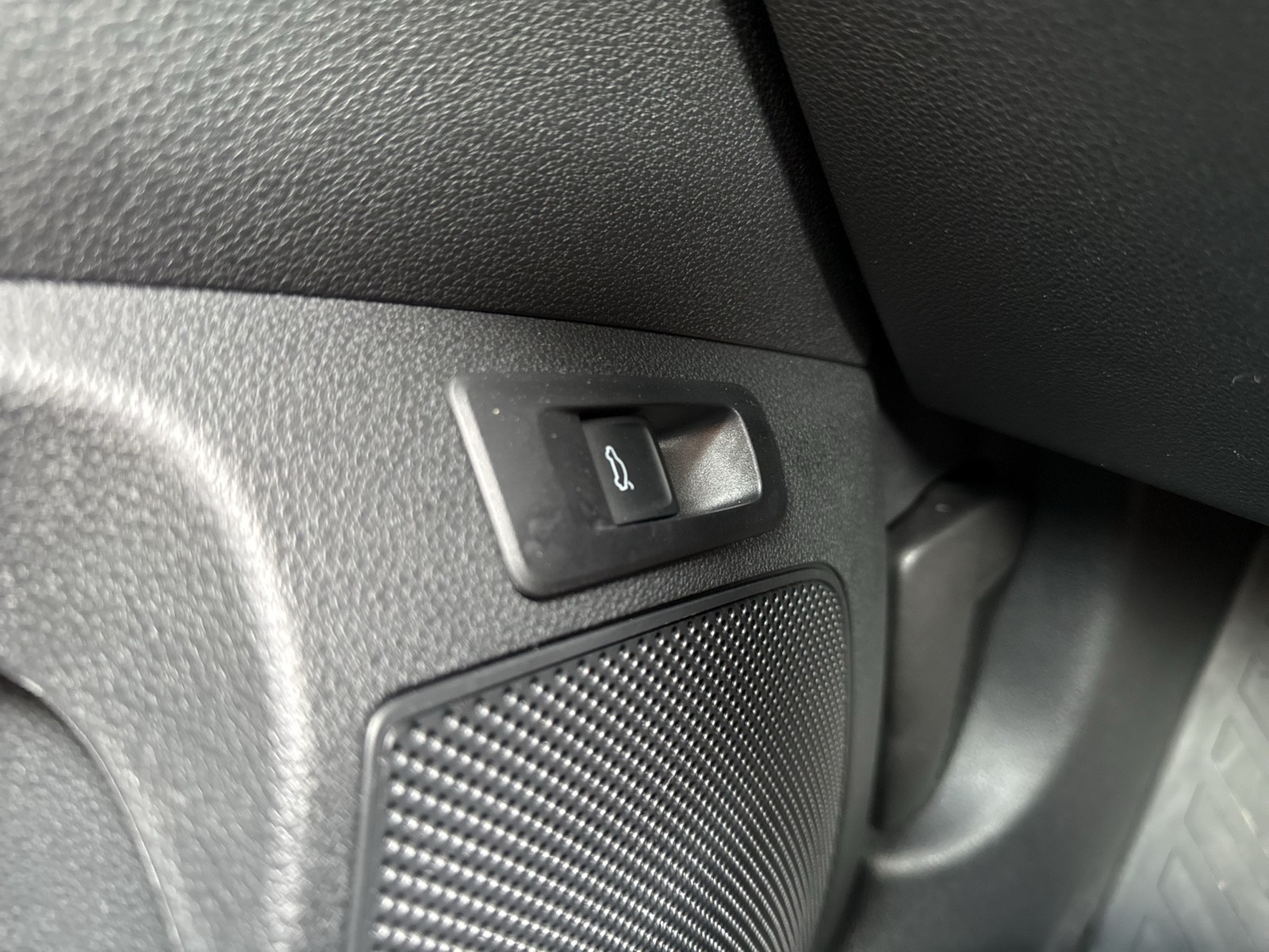 Skoda Karoq 1.5 TOUR AHK 360°CAM MATRIX E-KLAPPE NAVI