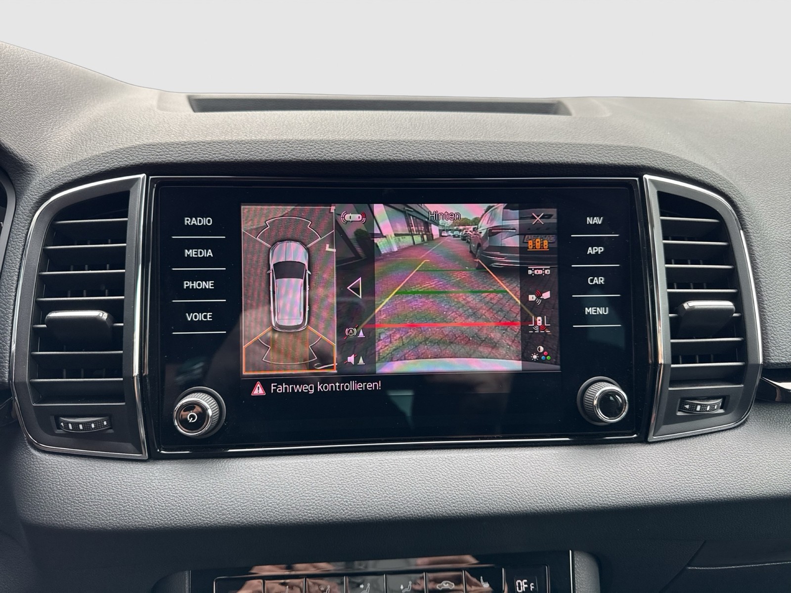 Skoda Karoq 1.5 TOUR AHK 360°CAM MATRIX E-KLAPPE NAVI