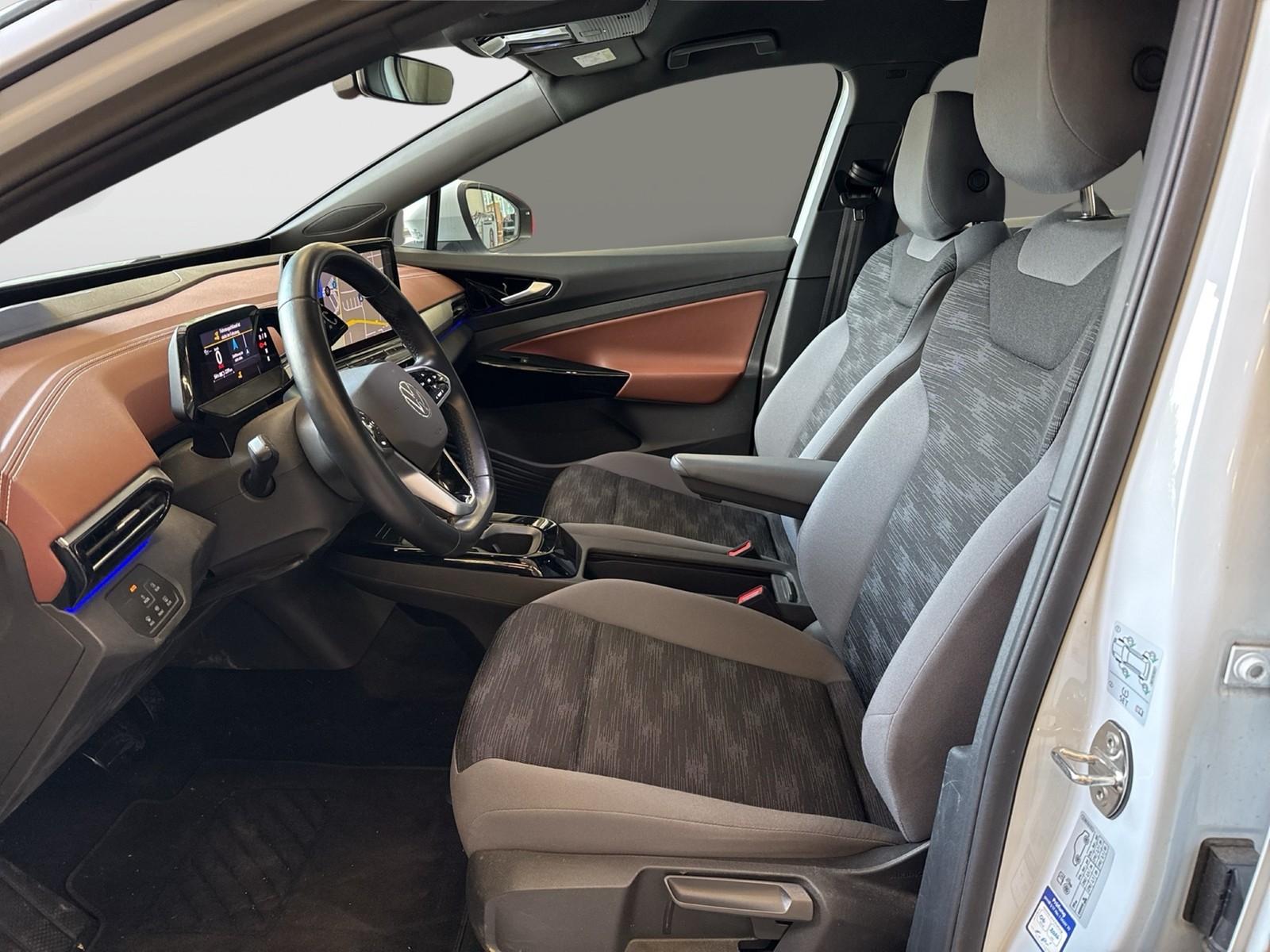 Volkswagen ID.5 PRO WÄRMEPUMPE AHK CAM ACC LM19 NAVI SITZHZ