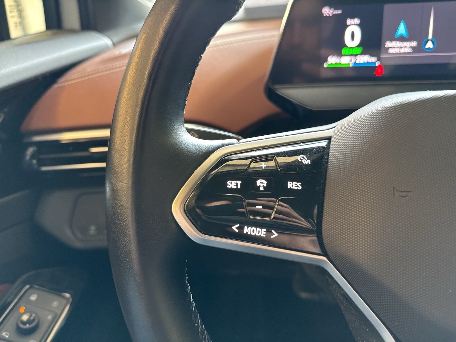 Volkswagen ID.5 PRO WÄRMEPUMPE AHK CAM ACC LM19 NAVI SITZHZ