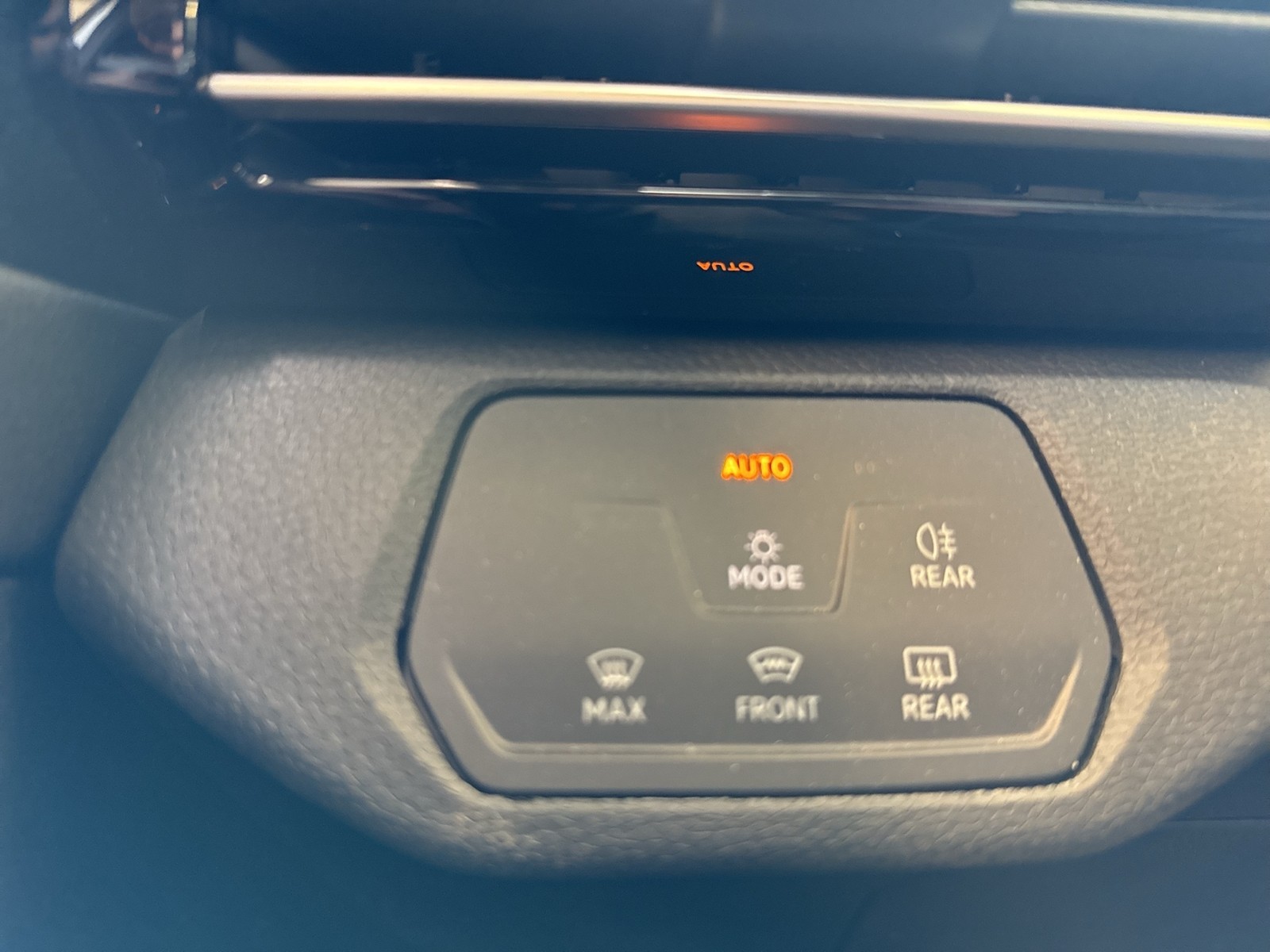 Volkswagen ID.5 PRO WÄRMEPUMPE AHK CAM ACC LM19 NAVI SITZHZ