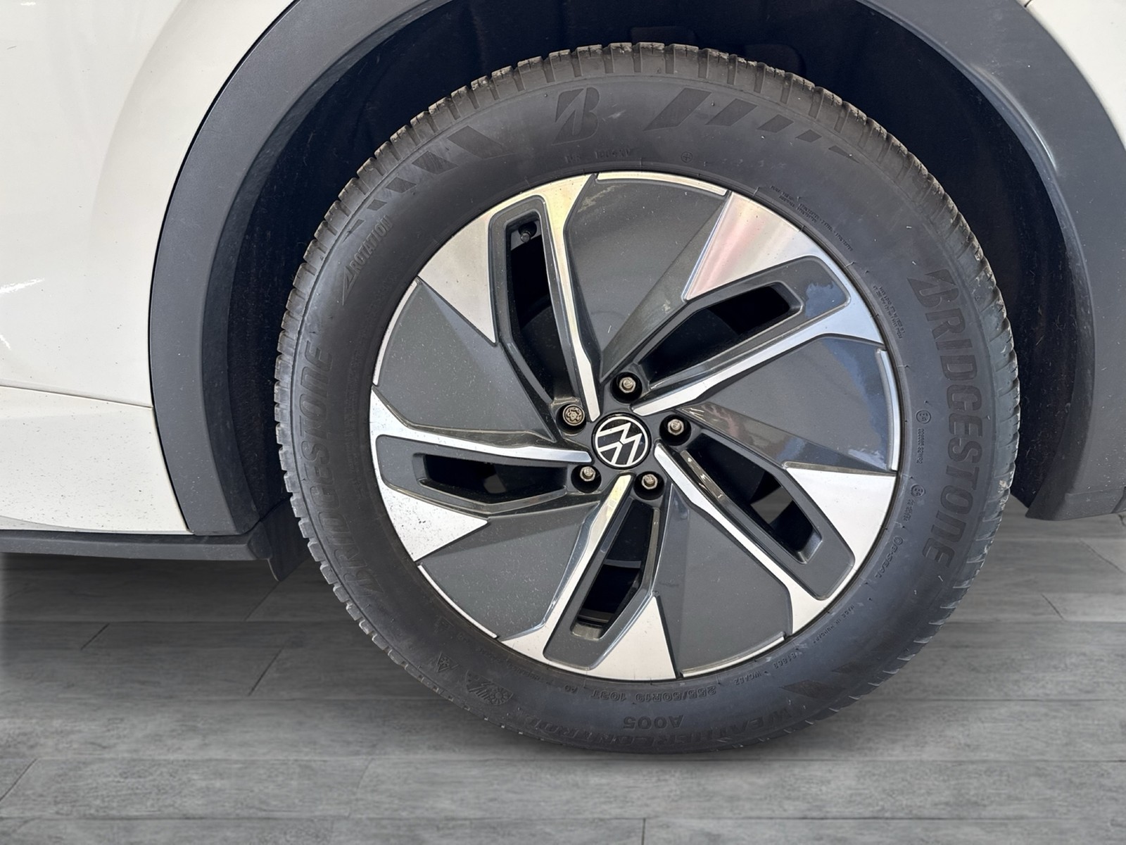 Volkswagen ID.5 PRO WÄRMEPUMPE AHK CAM ACC LM19 NAVI SITZHZ