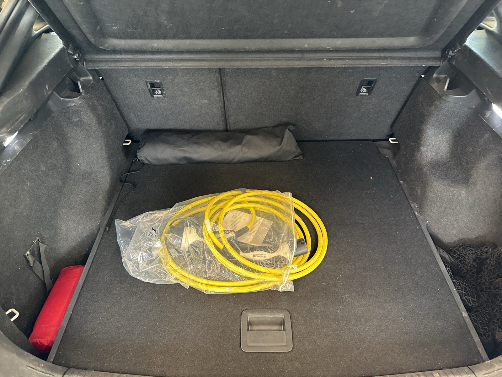 Volkswagen ID.5 PRO WÄRMEPUMPE AHK CAM ACC LM19 NAVI SITZHZ