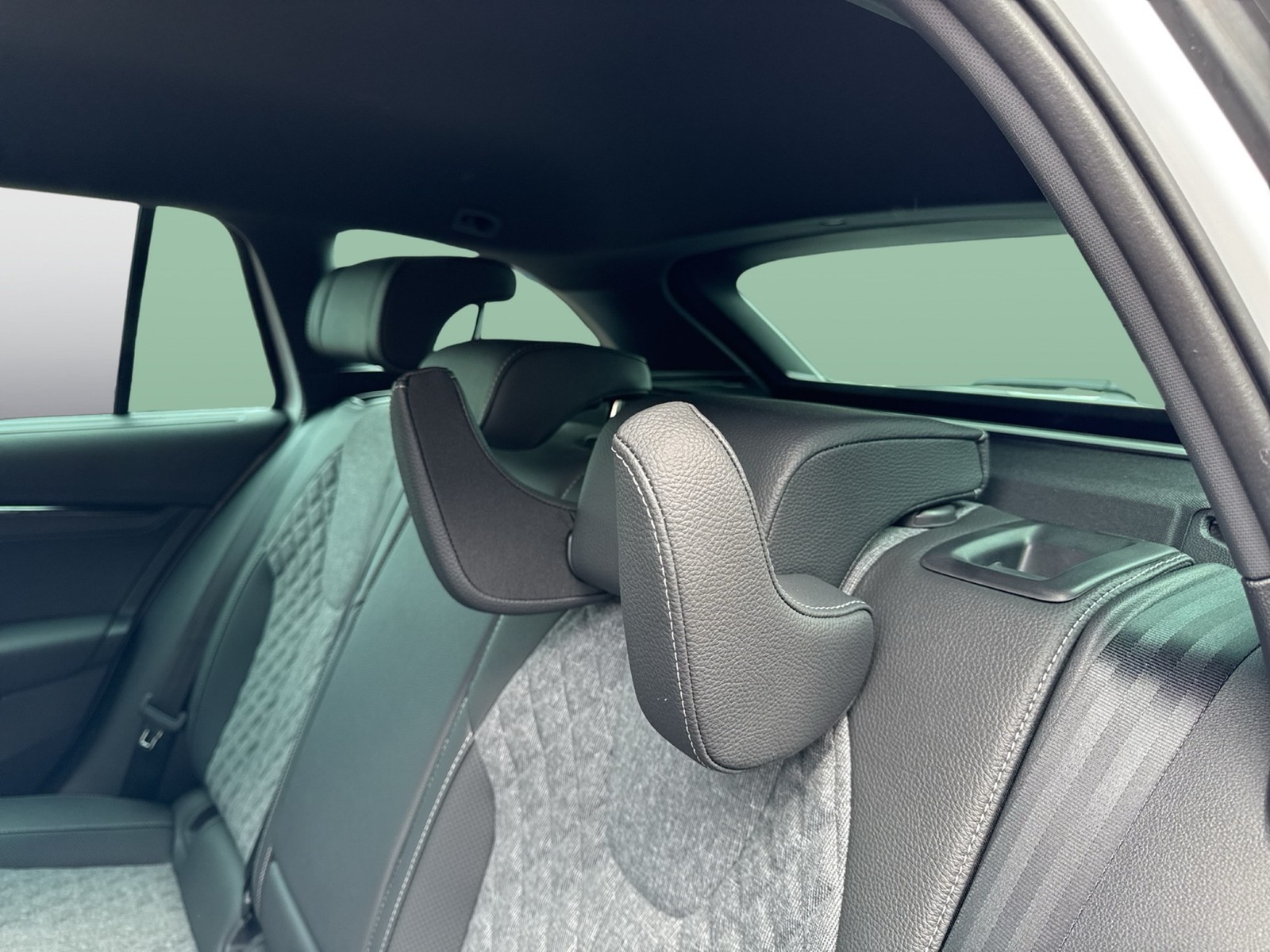 Skoda Octavia Combi 2.0 SPORTLINE 360°CAM LM18 MATRIX
