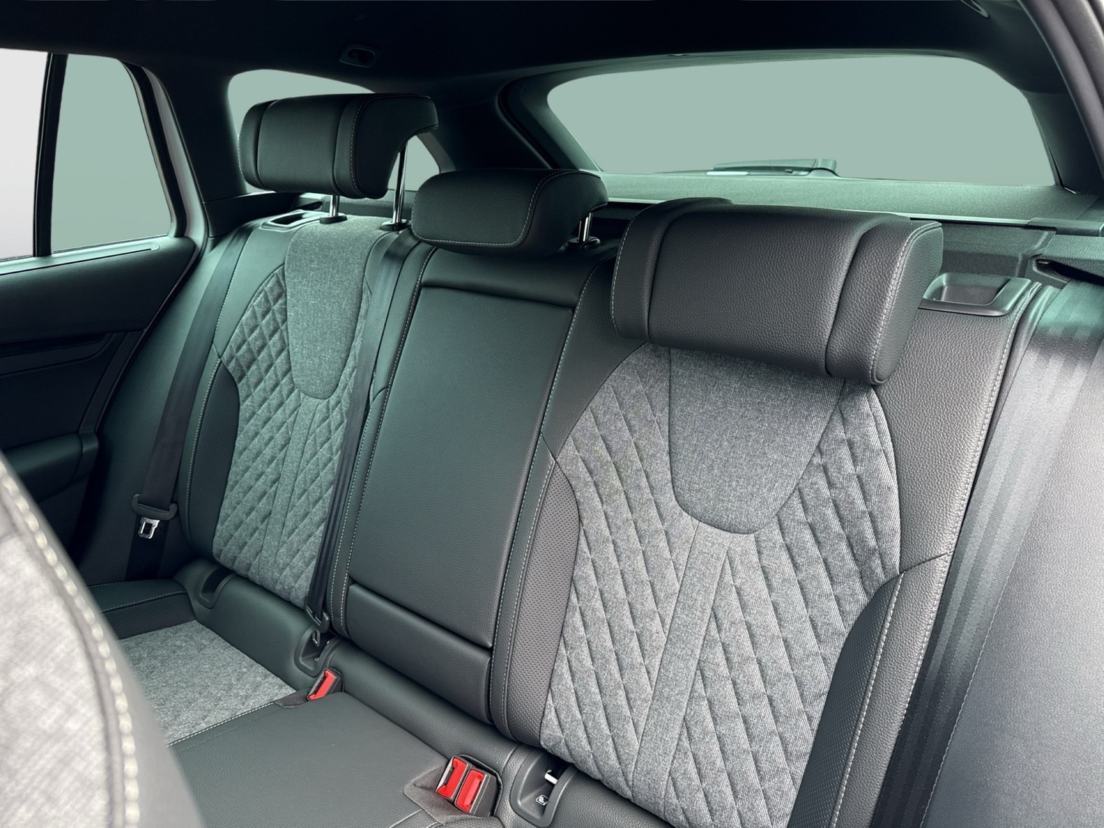 Skoda Octavia Combi 2.0 SPORTLINE 360°CAM LM18 MATRIX