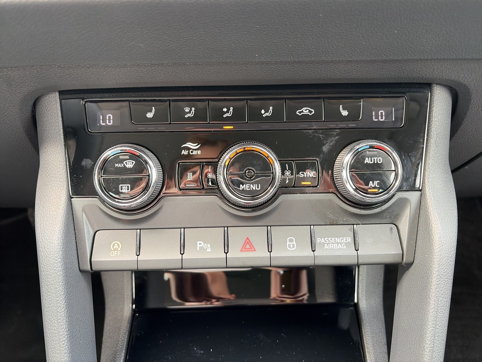 Skoda Karoq 2.0 TOUR STANDHZ. AHK CAM ACC MATRIX NAVI