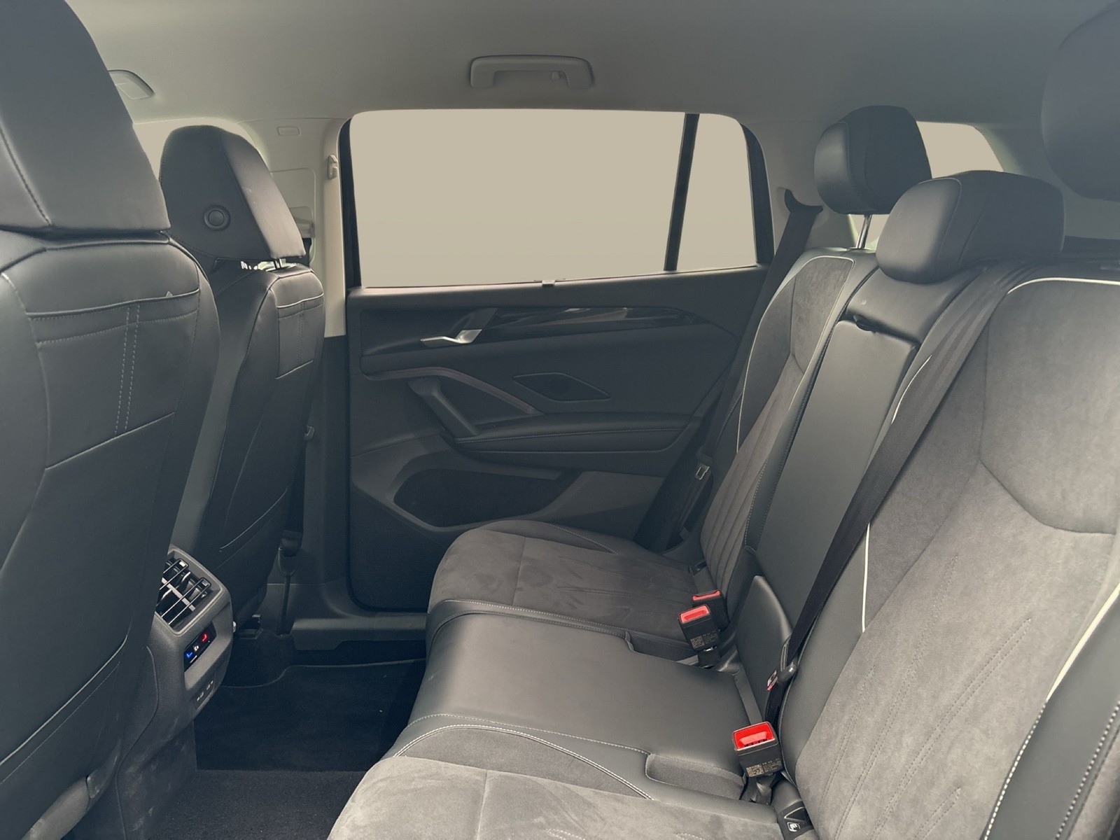 Volkswagen Tayron 1.5 HYBRID ELEGANCE 360°CAM ACC LM18 NAVI
