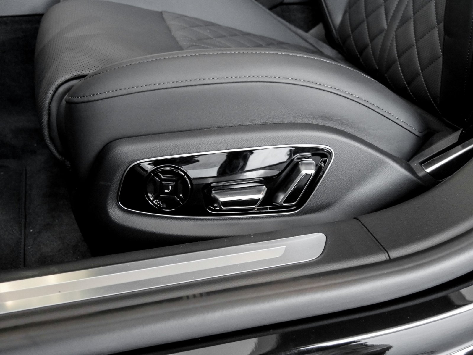 Audi A8 60 TFSI e quattro tiptronic S line Massage+Belüftung+Individualkontursitz+