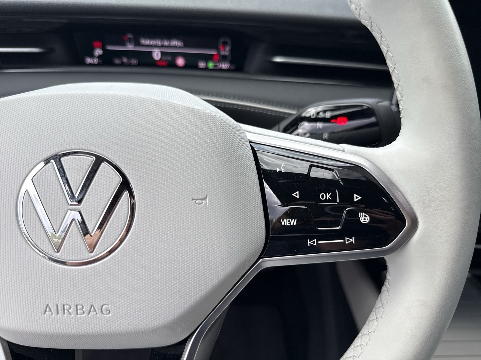 Volkswagen ID.7 Tourer PRO WÄRMEPUMPE AHK 360°CAM ACC LM20