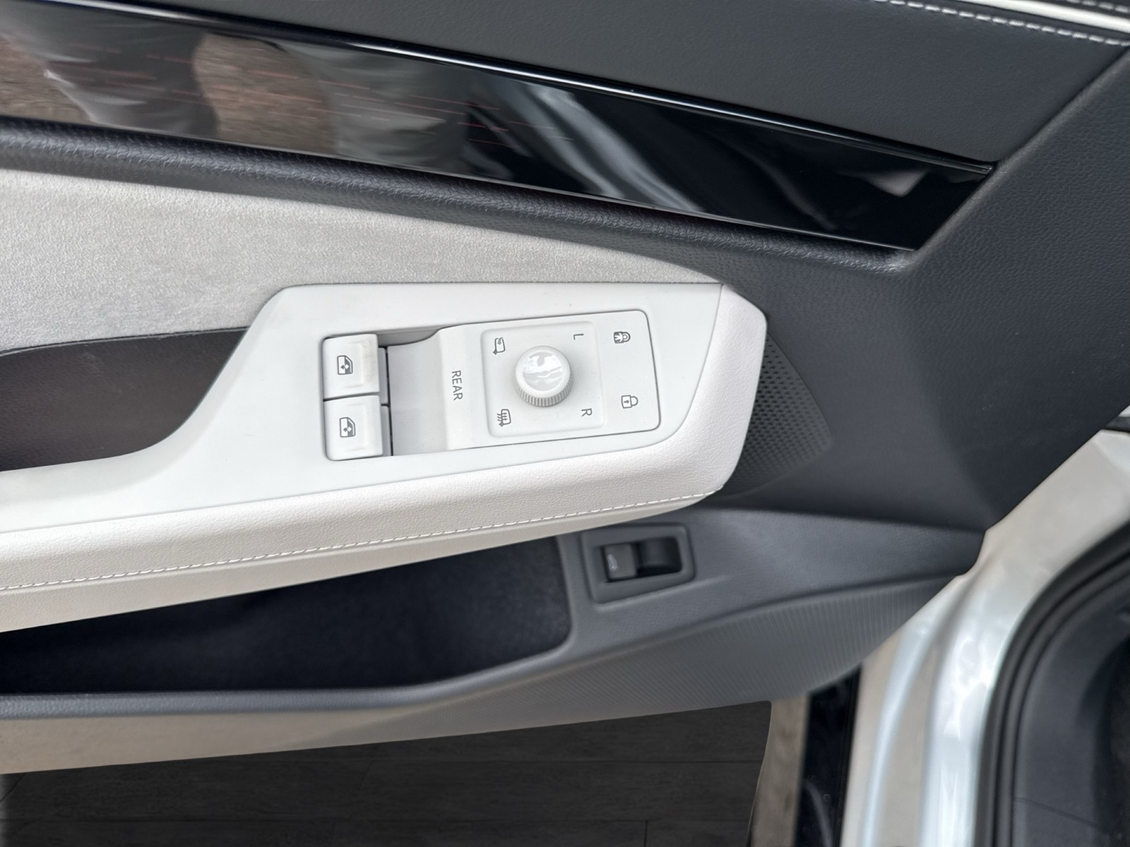 Volkswagen ID.7 Tourer PRO WÄRMEPUMPE AHK 360°CAM ACC LM20