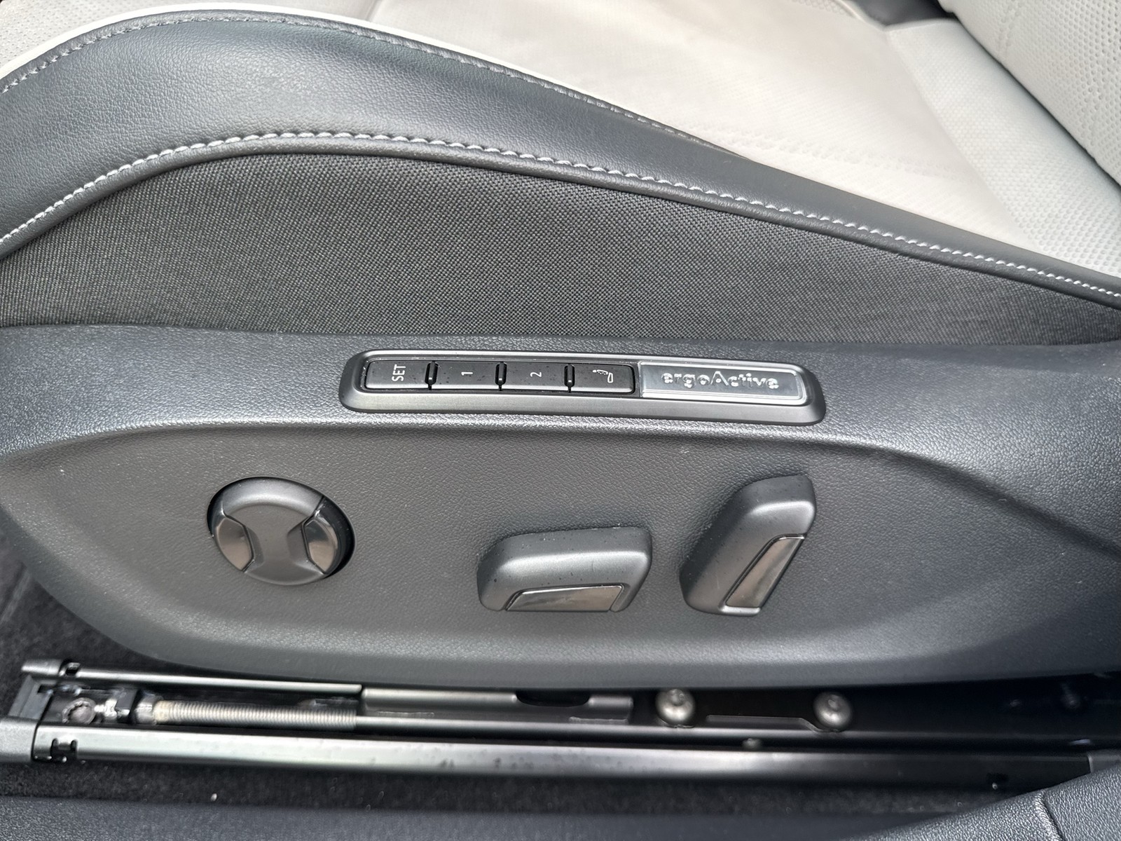 Volkswagen ID.7 Tourer PRO WÄRMEPUMPE AHK 360°CAM ACC LM20