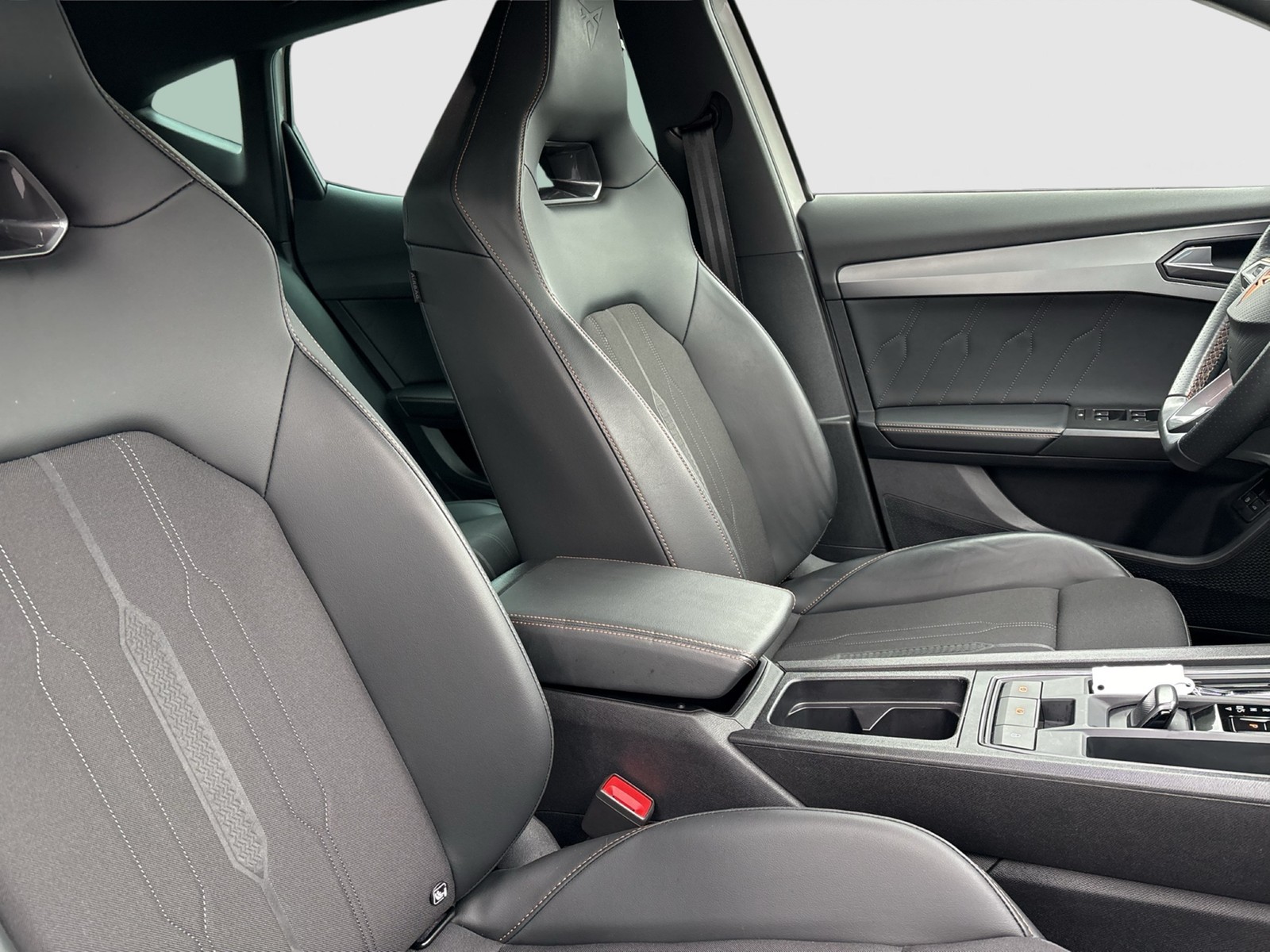 Cupra Formentor 1.4 HYBRID VZ PANO CAM LM19 E-KLAPPE