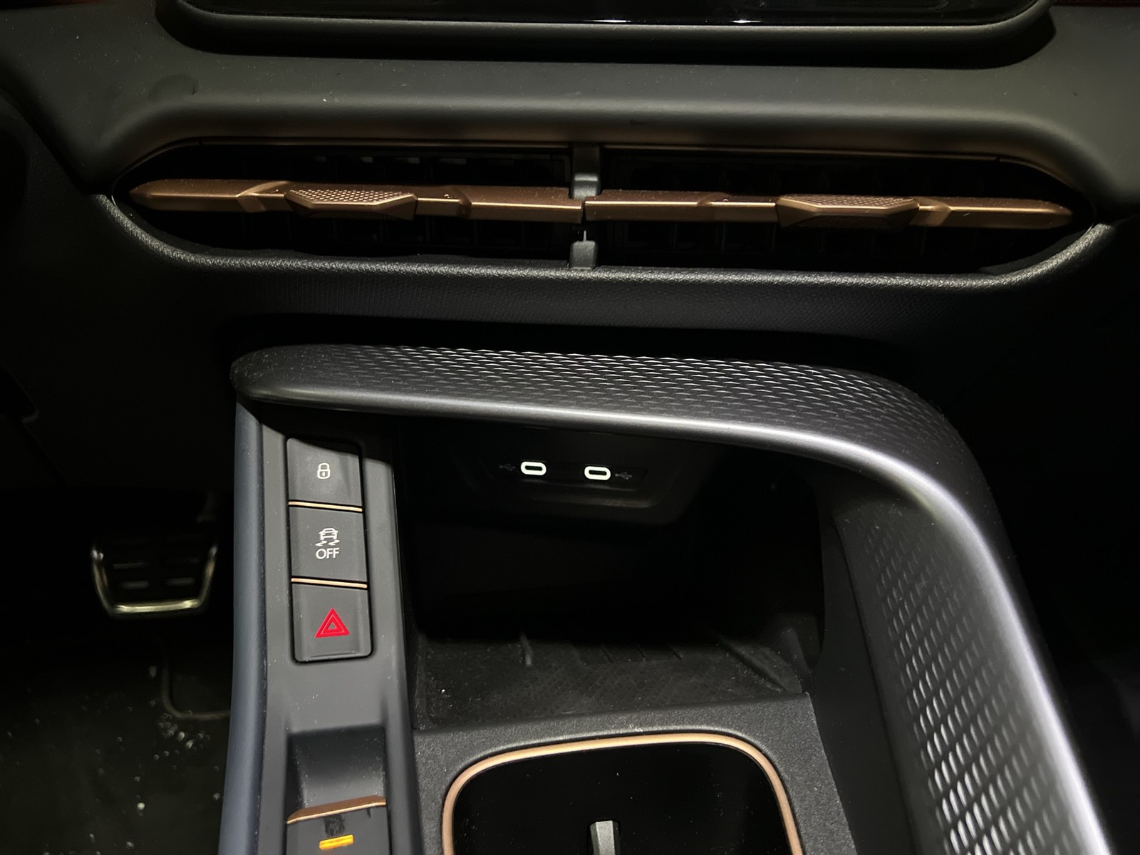 Cupra Terramar 1.5 HYBRID SENNHEISER CAM HEAD-UP ACC