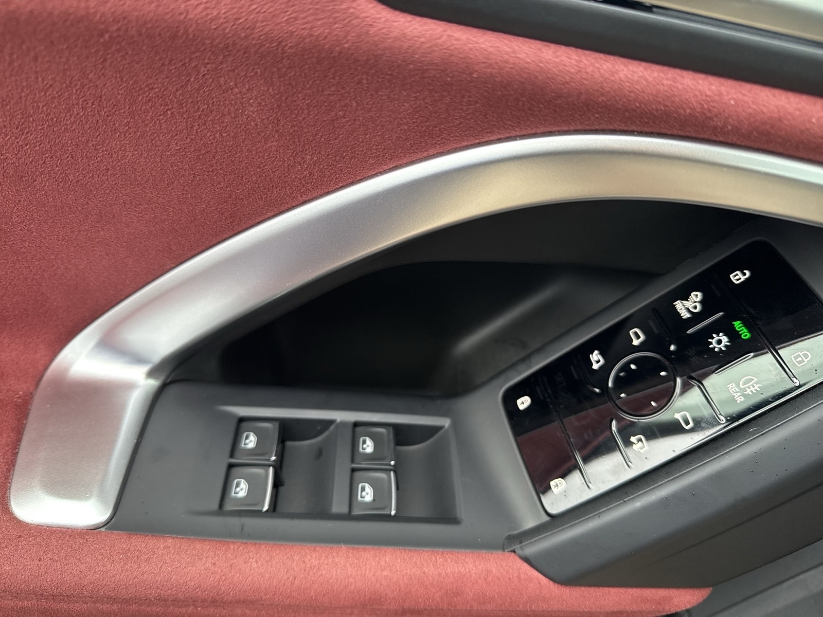 Audi SQ5 quattro PANO AHK 360°CAM ALU21 techPRO