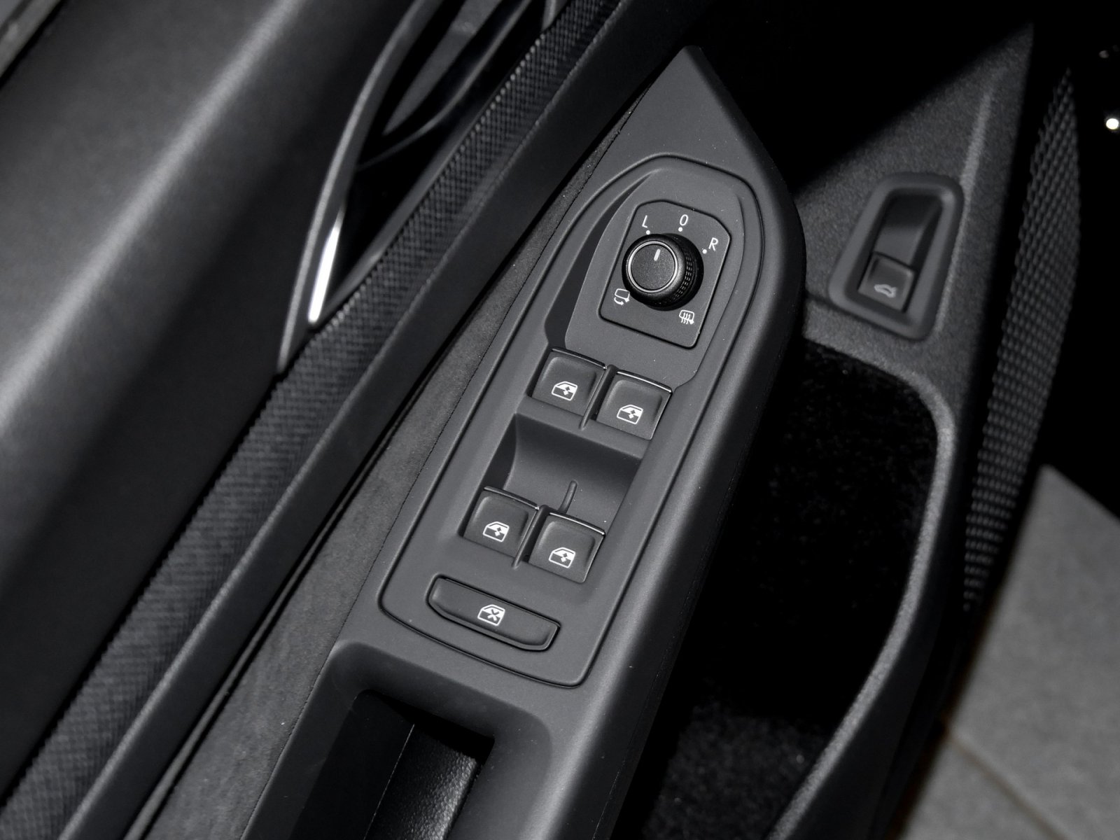 Volkswagen Golf Variant 1,5 l eTSI R-LINE BLACKSTYLE AHK MATRIXLED ACC