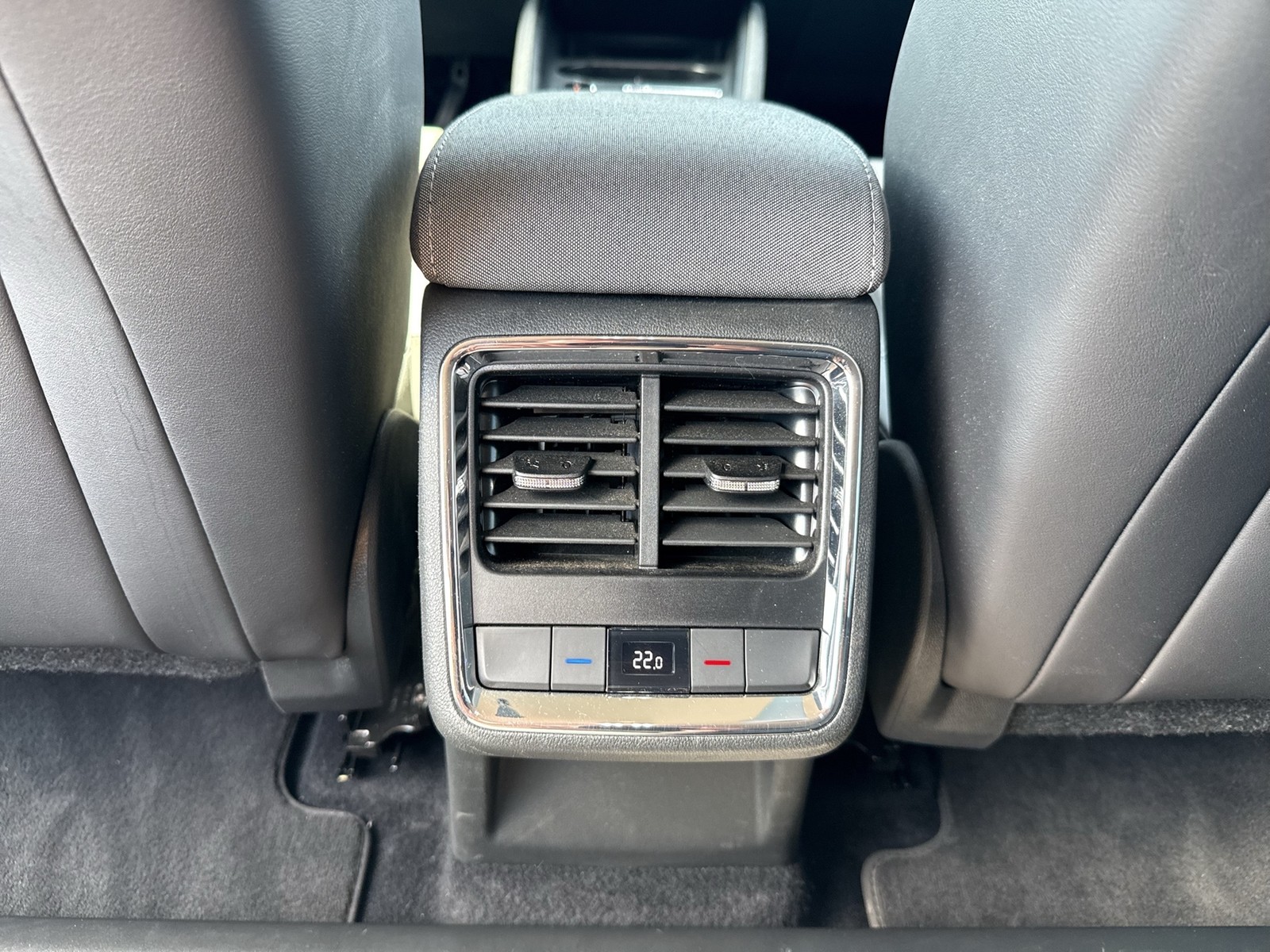 Skoda Enyaq 80x LOFT 4X4 WÄRMEPUMPE CAM ACC LM19 NAVI