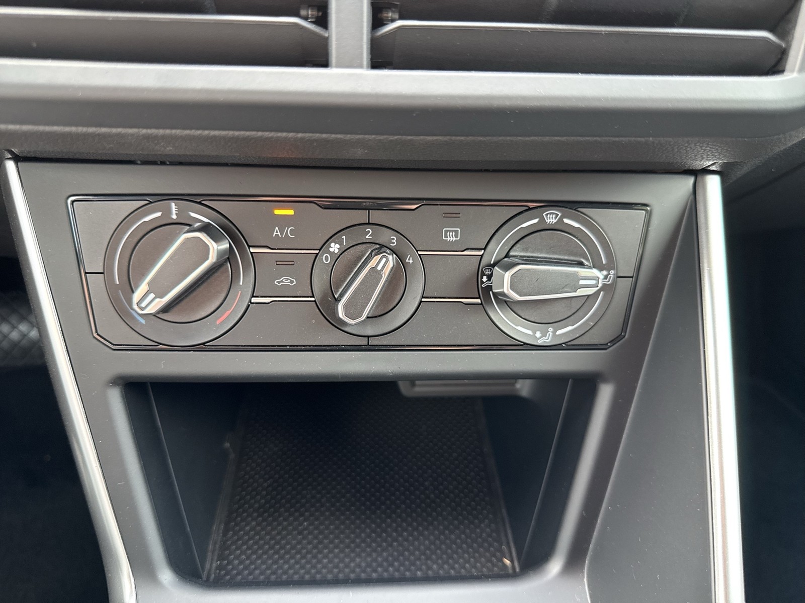 Volkswagen Polo 1.0 LIFE CAM CARPLAY EINPARKHILFE LED KLIMA
