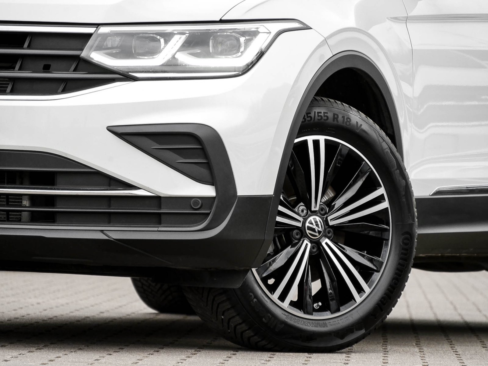 Volkswagen Tiguan 2.0 MOVE AHK CAM ACC LM18 NAVI SITZHEIZUNG