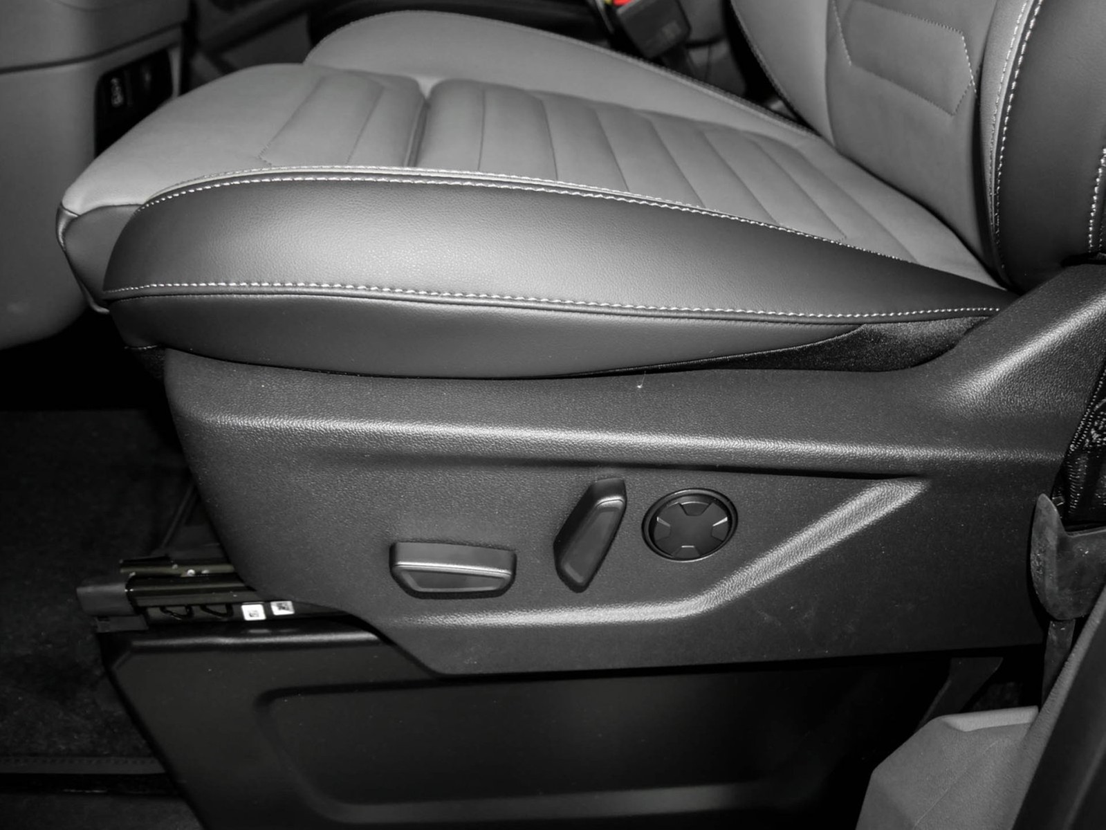 Volkswagen T7 Caravelle Style Navi Pano Standh. Harman