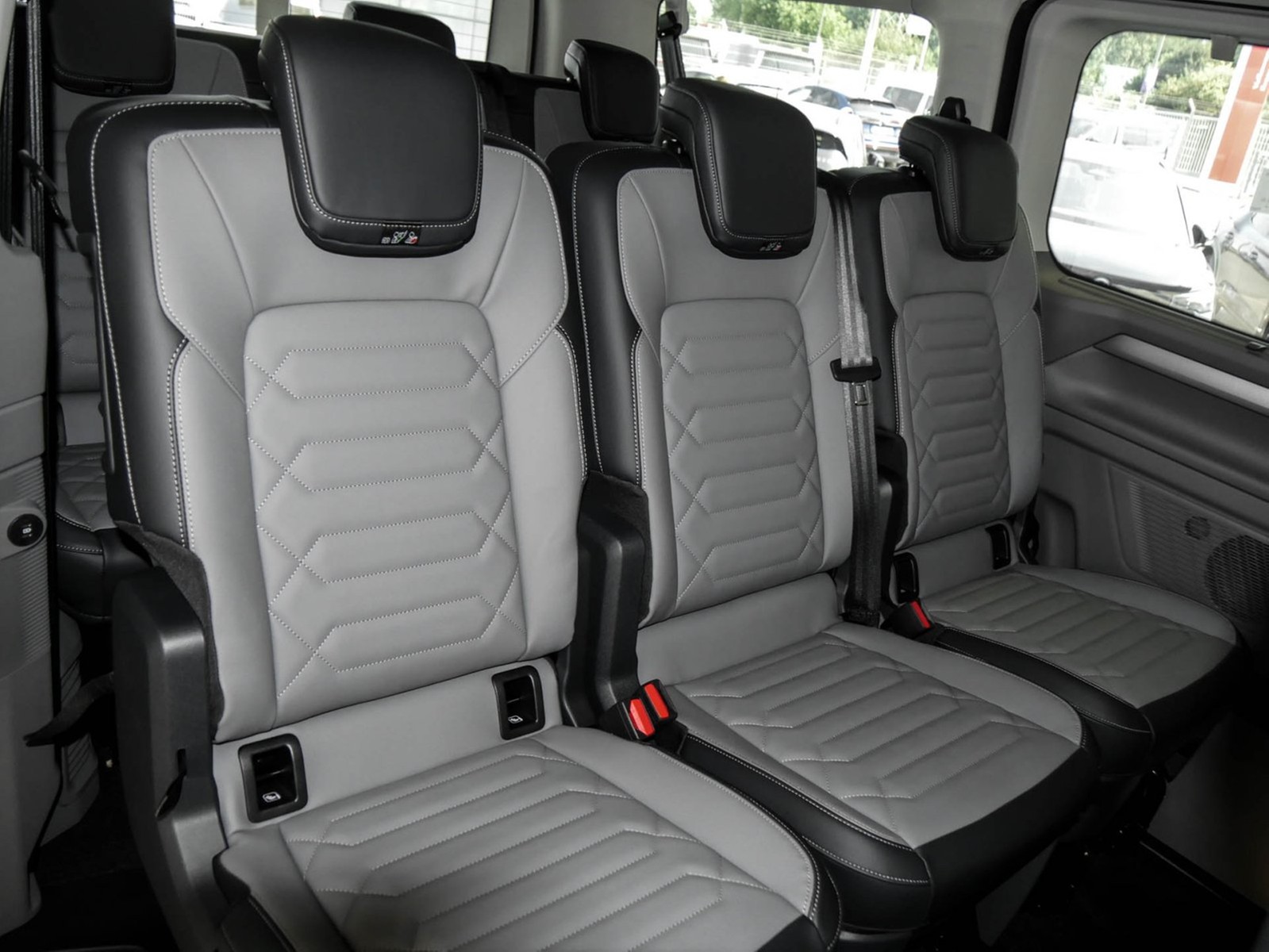 Volkswagen T7 Caravelle Style Navi Pano Standh. Harman