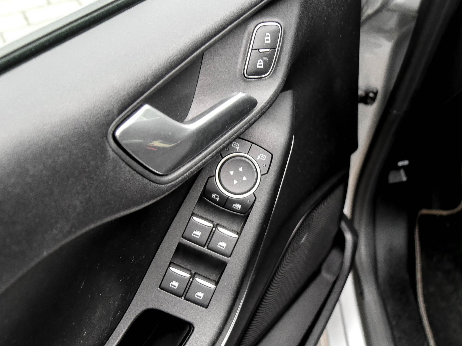 Ford Fiesta 1.0 TITANIUM NAVI ALU SITZHEIZ. TEMPOMAT