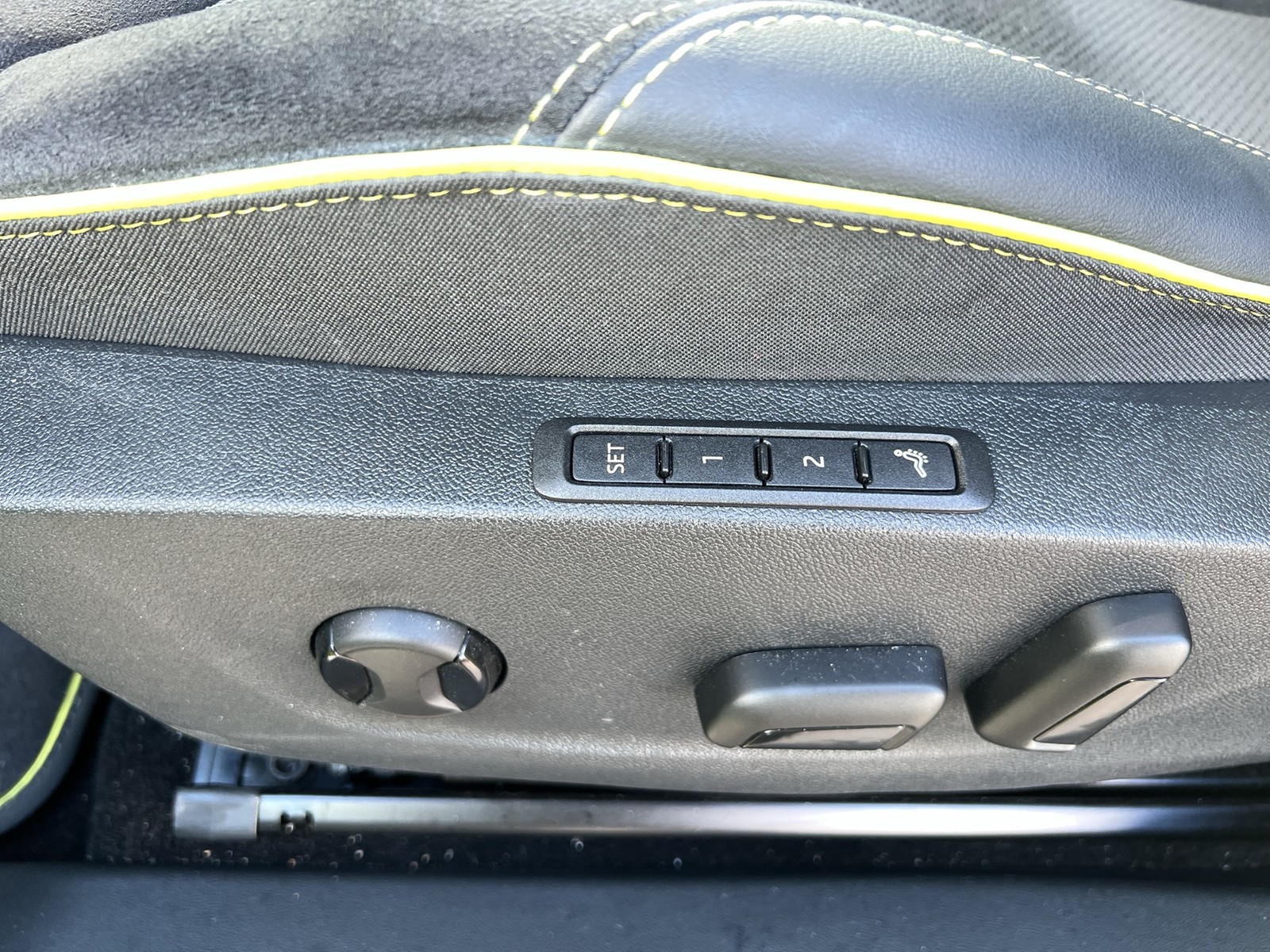 Skoda Enyaq Coupé RS 4X4 NEUES MODELL PANO AHK LM21