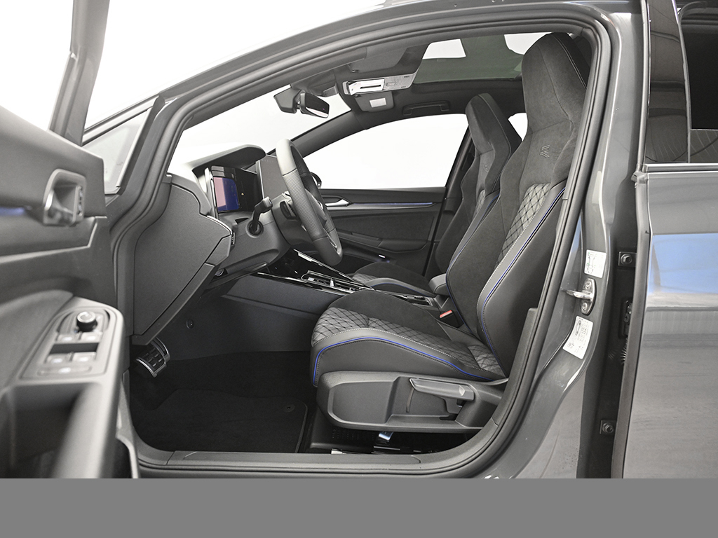 Volkswagen Golf 1.5 R-LINE DSG BLACKSTYLE PANO LM18