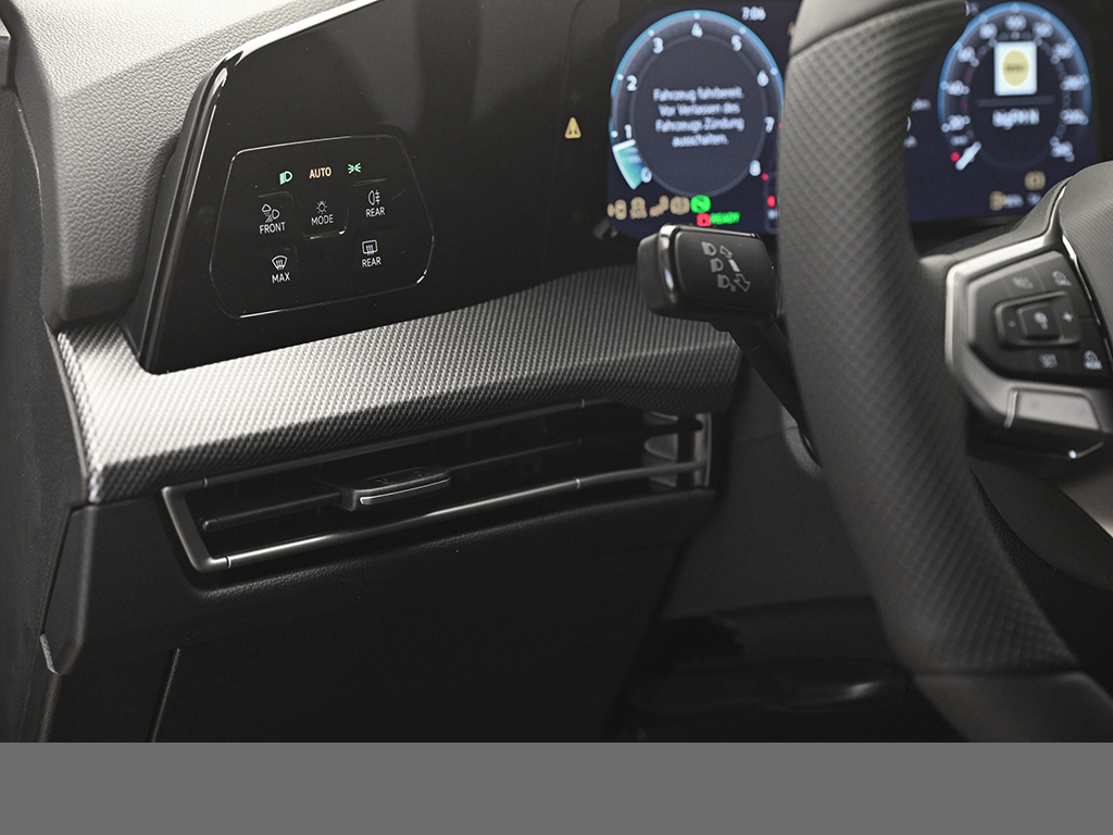 Volkswagen Golf 1.5 R-LINE DSG BLACKSTYLE PANO LM18