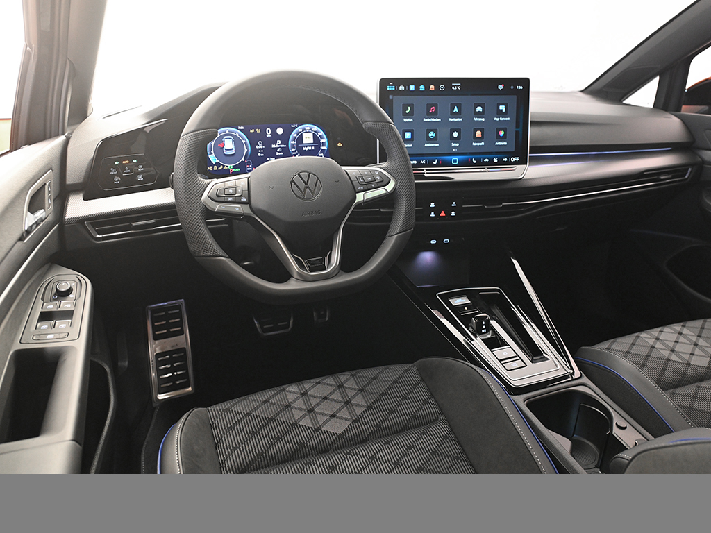 Volkswagen Golf 1.5 R-LINE DSG BLACKSTYLE PANO LM18