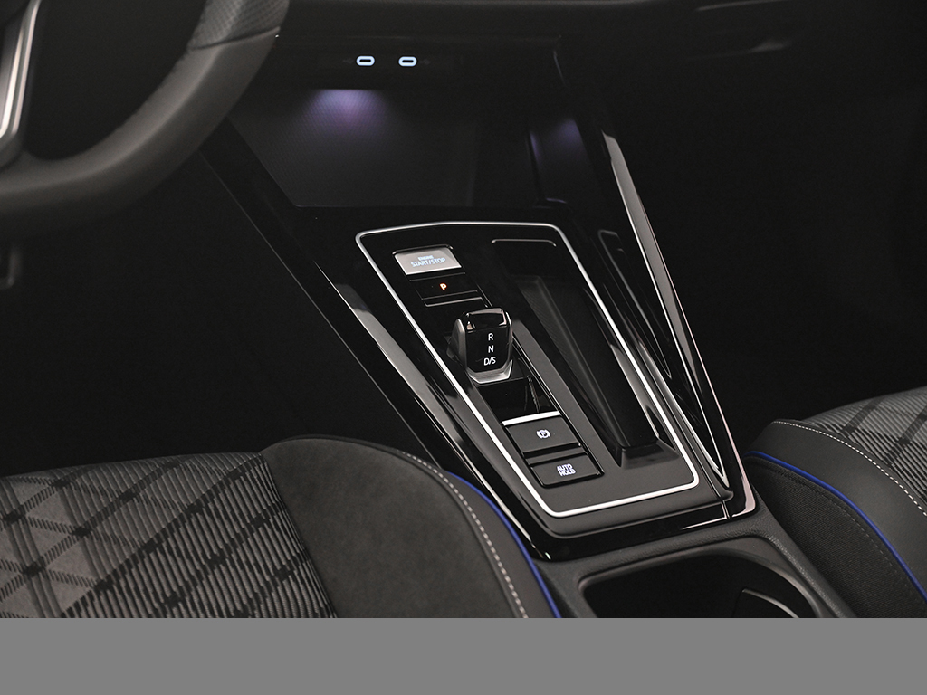 Volkswagen Golf 1.5 R-LINE DSG BLACKSTYLE PANO LM18