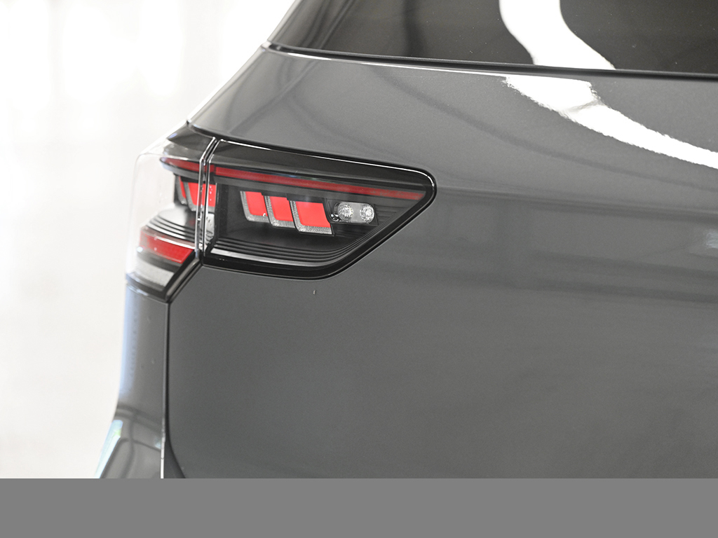 Volkswagen Golf 1.5 R-LINE DSG BLACKSTYLE PANO LM18