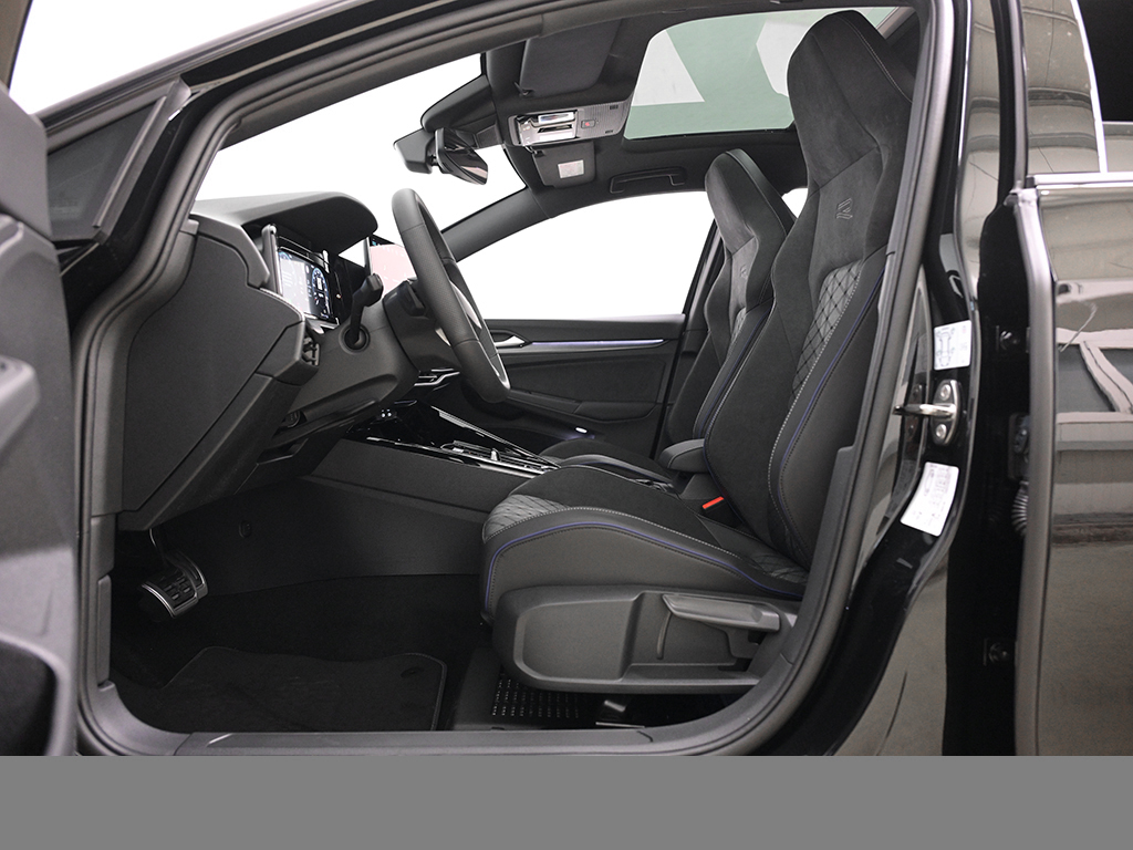 Volkswagen Golf 1.5 R-LINE DSG PANO BLACKSTYLE MATRIXLED