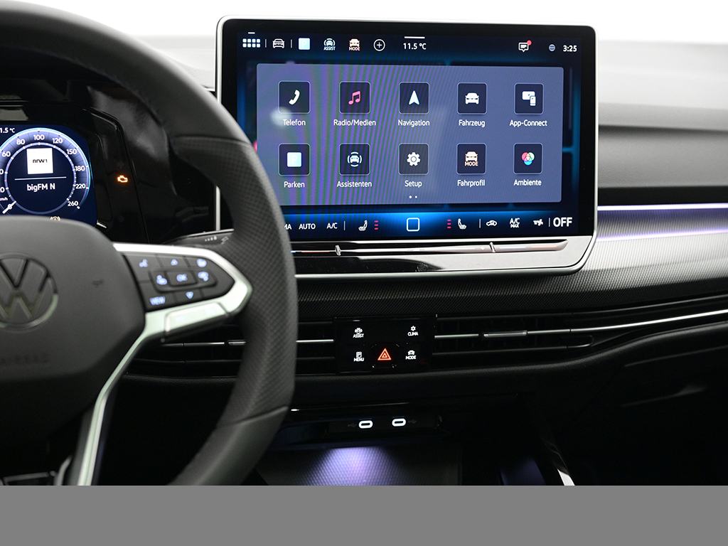 Volkswagen Golf 1.5 R-LINE DSG PANO BLACKSTYLE MATRIXLED