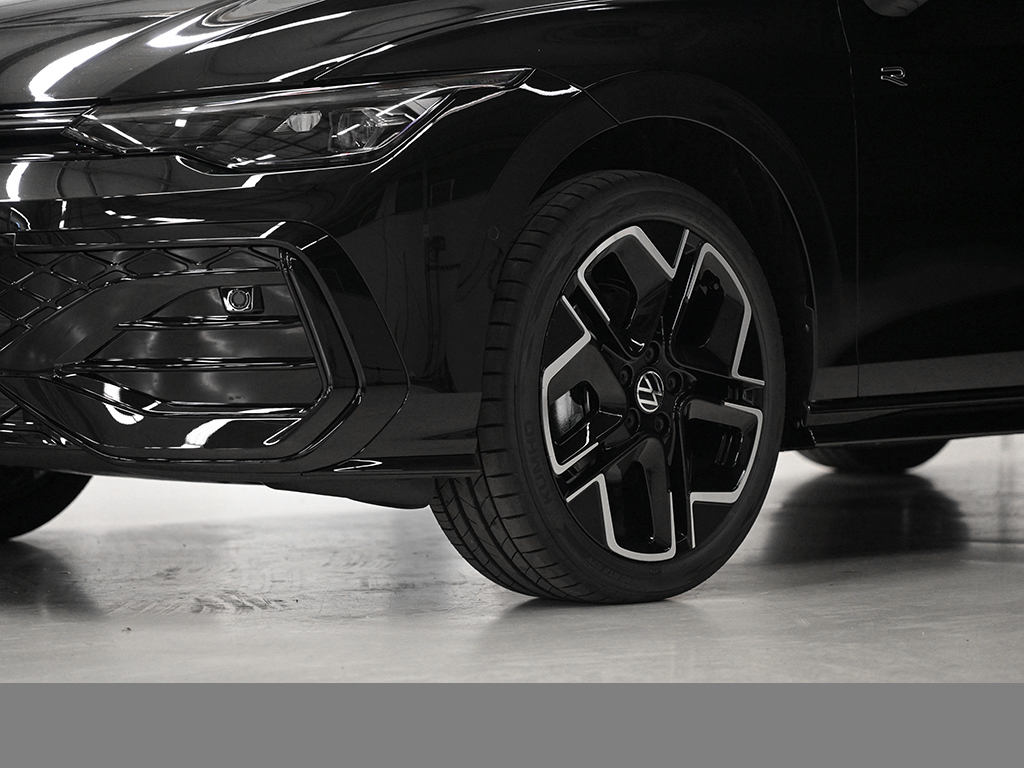 Volkswagen Golf 1.5 R-LINE DSG PANO BLACKSTYLE MATRIXLED