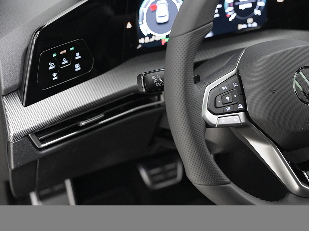 Volkswagen Golf 1.5 R-LINE DSG PANO BLACKSTYLE MATRIXLED