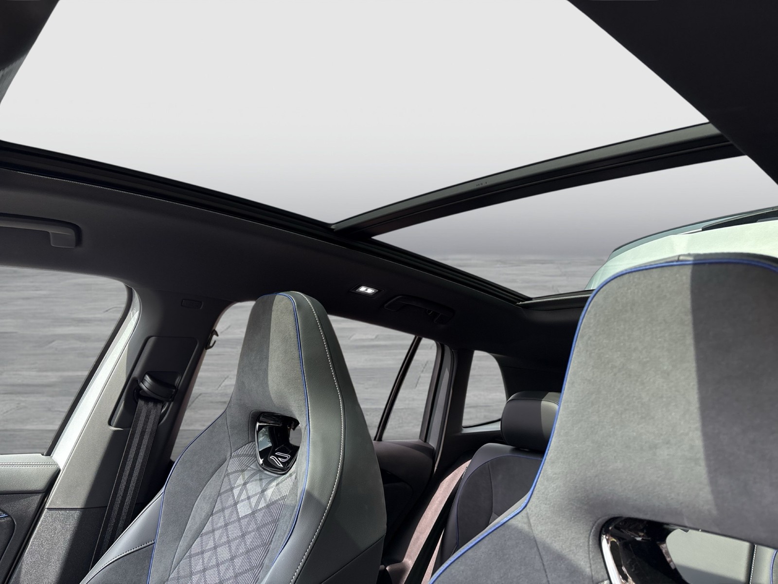 Volkswagen Tiguan 2.0 R-LINE DSG 4X4 PANO AHK MATRIXLED
