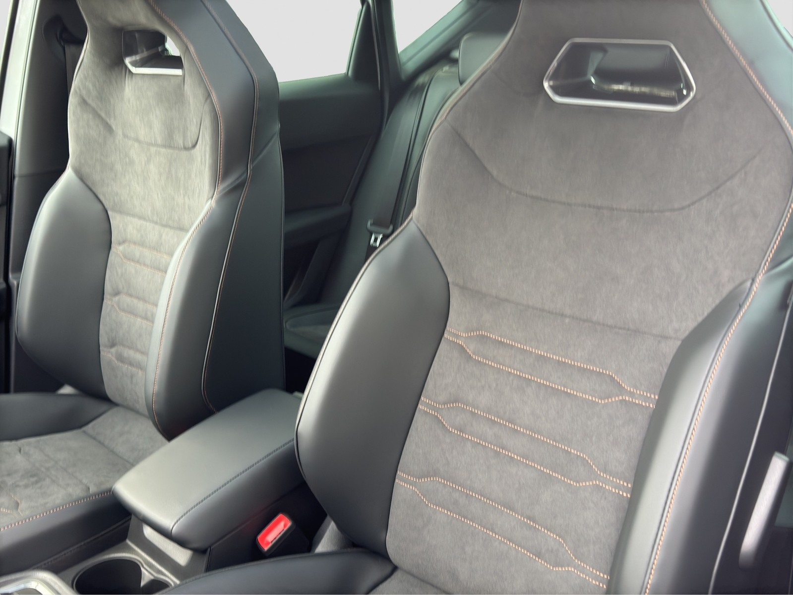 Cupra Ateca 1.5 DSG AHK PANO eKLAPPE CAM LM19 NAVI