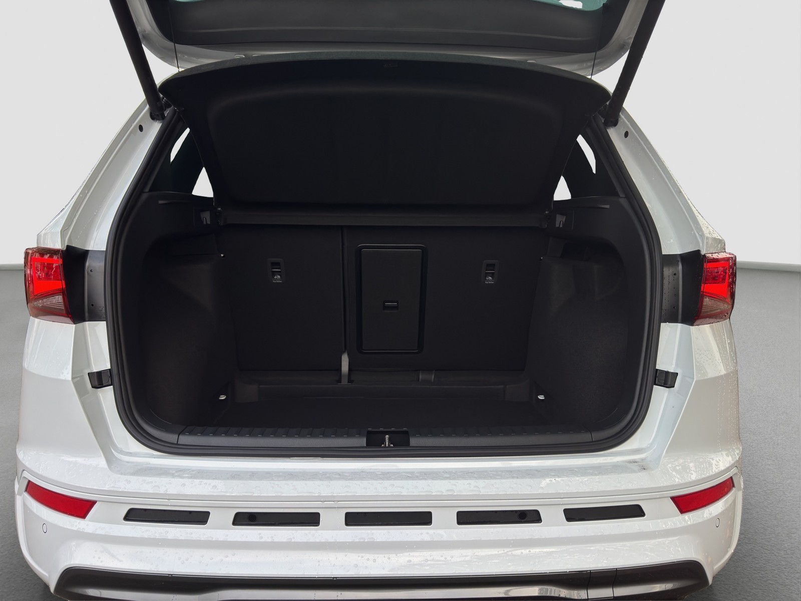 Cupra Ateca 1.5 DSG AHK PANO eKLAPPE CAM LM19 NAVI