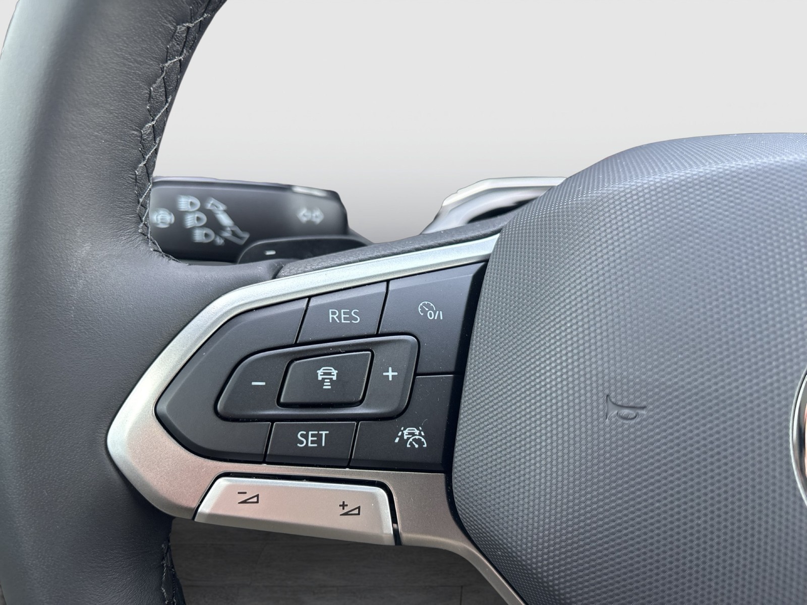 Volkswagen Polo 1.0 R-LINE DSG PANO NAVI SPORTPAKET