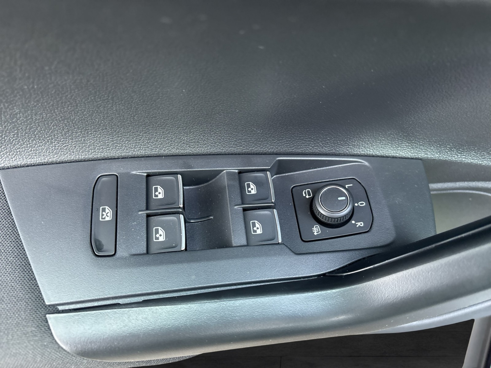 Volkswagen Polo 1.0 R-LINE DSG PANO NAVI SPORTPAKET