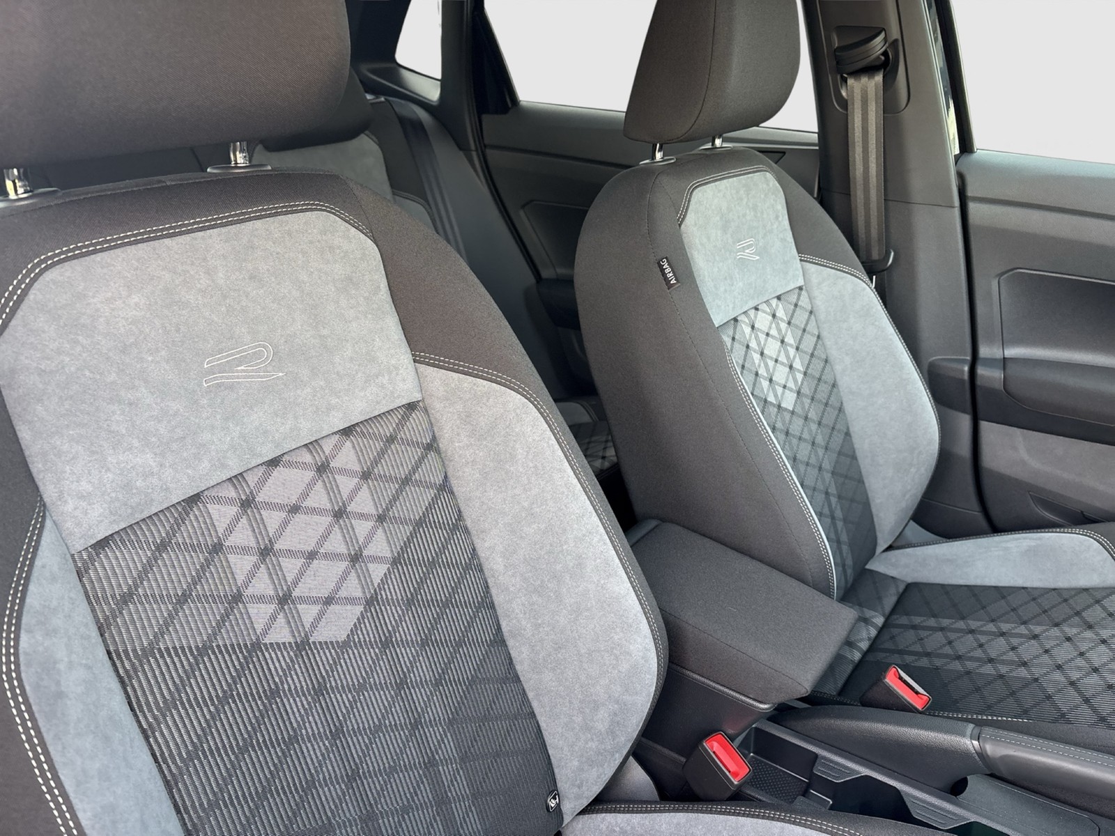 Volkswagen Polo 1.0 R-LINE DSG PANO NAVI SPORTPAKET