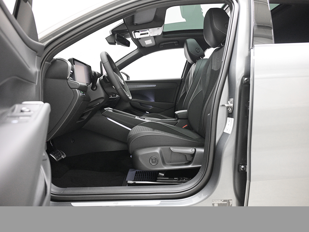 Volkswagen T-Roc 1.5 R-LINE DSG PANO MATRIXLED KEYLESS CAM